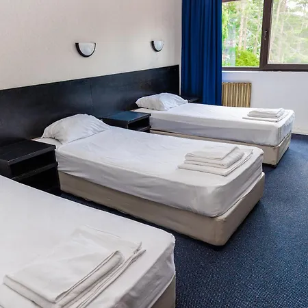 Everest Hotel 2*