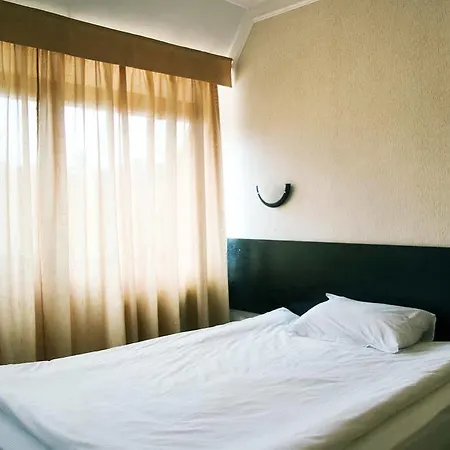 Everest Hotel