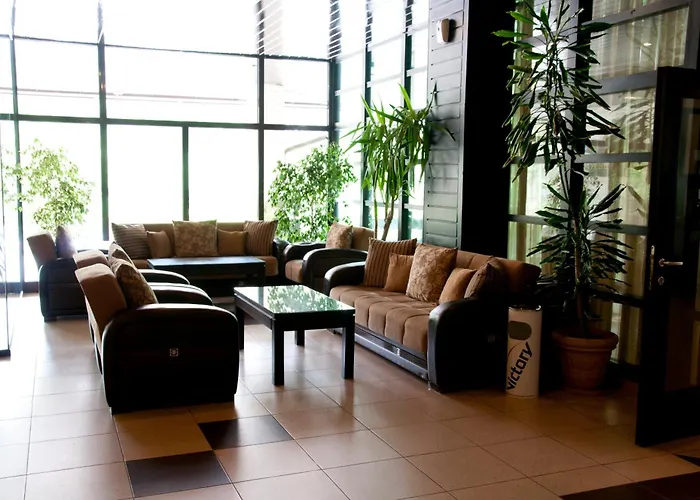 еверест Етрополе