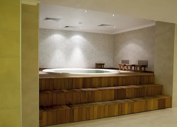 Хотел еверест Етрополе