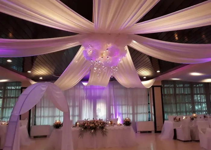 Хотел еверест Етрополе